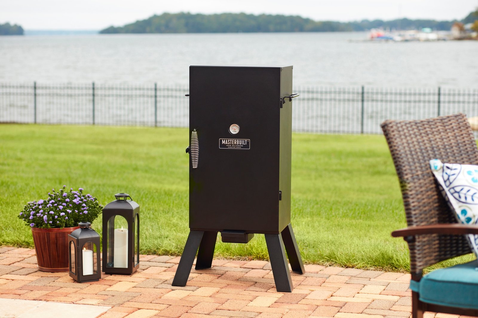 Masterbuilt John McLemore Signature Series 530-Sq. in Black Electric Smoker - Image 3