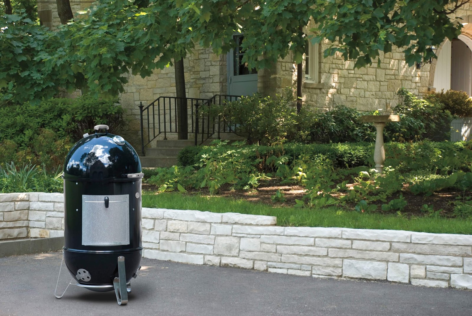 Weber 22-in Smokey Mountain Cooker 726-Sq. in Black Porcelain-Enamel Vertical Charcoal Smoker - Image 3