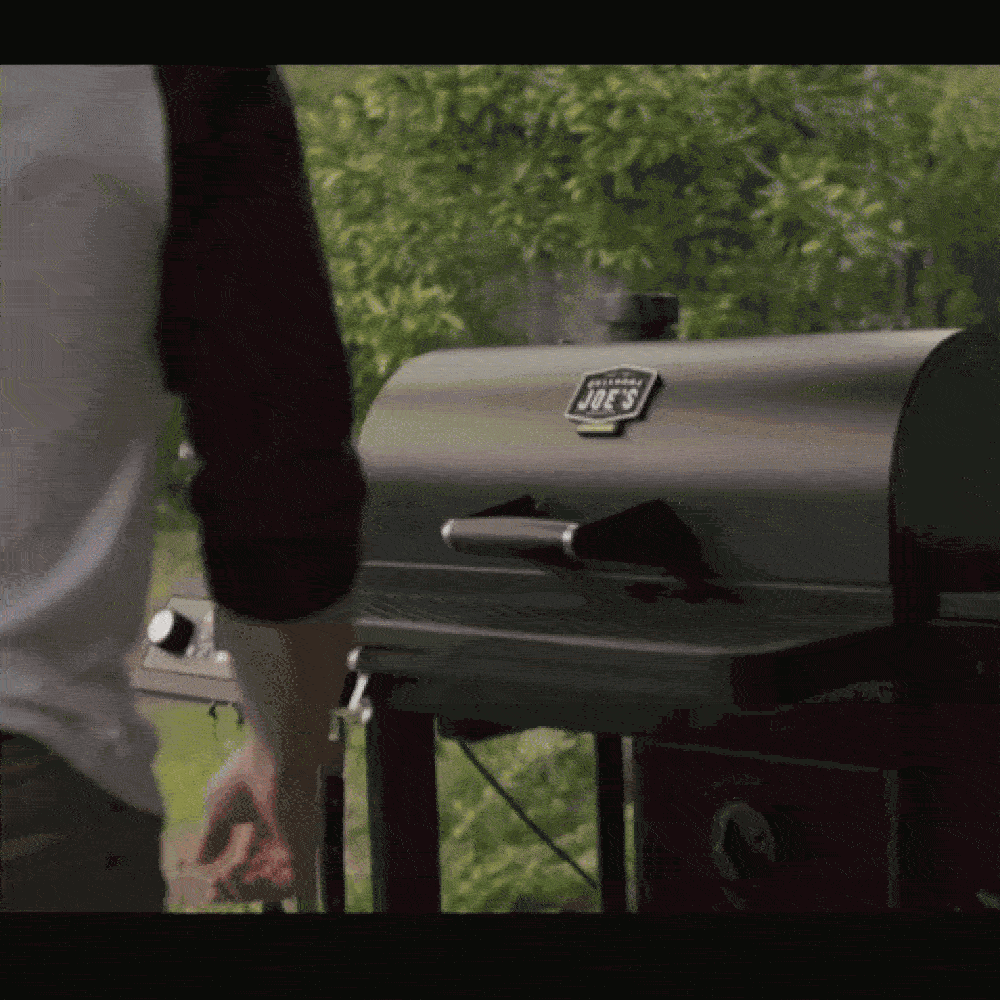 Oklahoma Joe's Tahoma Gravity Feed 900-Sq. in Black Horizontal Charcoal Smoker - Image 2