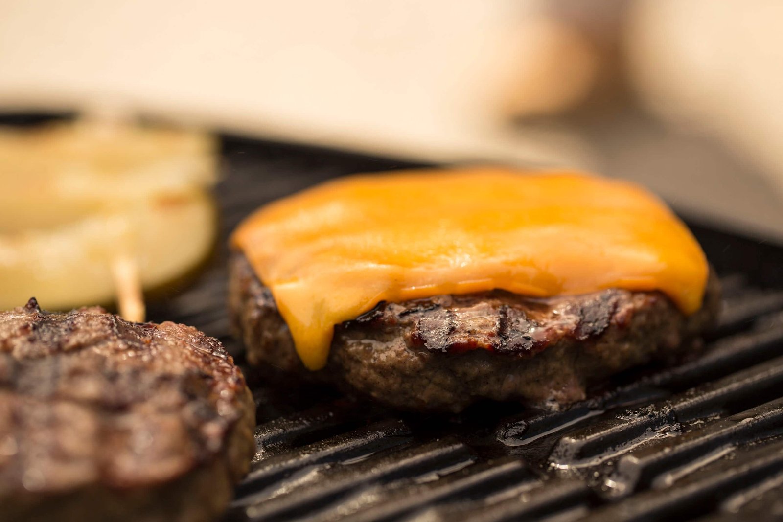 Weber Q 1200 189-Sq. in Orange Portable Liquid propane Grill - Image 5